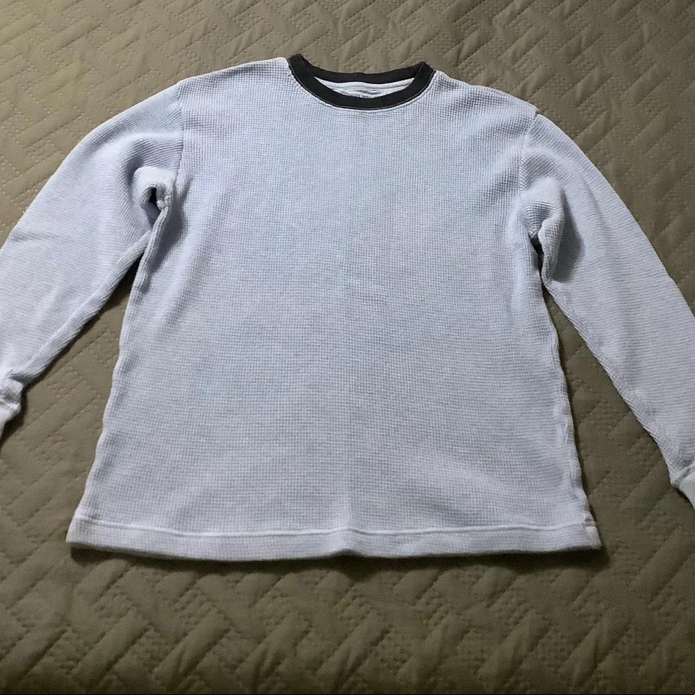 KIDS OLD NAVY thermal long sleeve shirt.